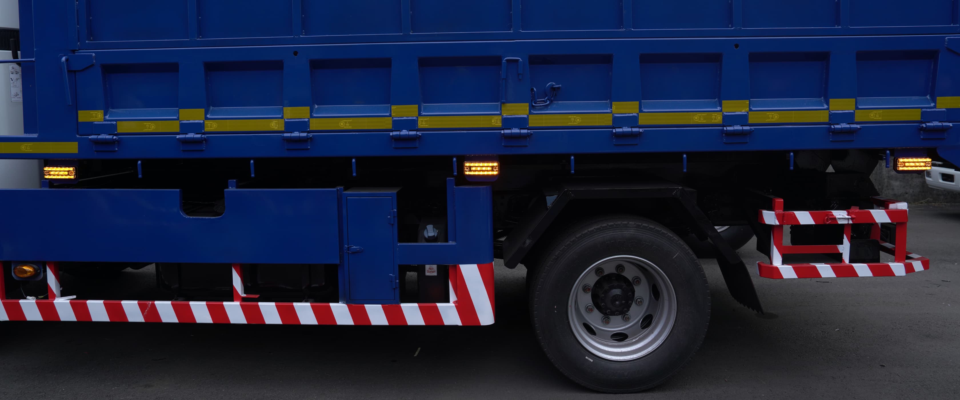 通用側標燈- 高亮、省電、適用各式卡車