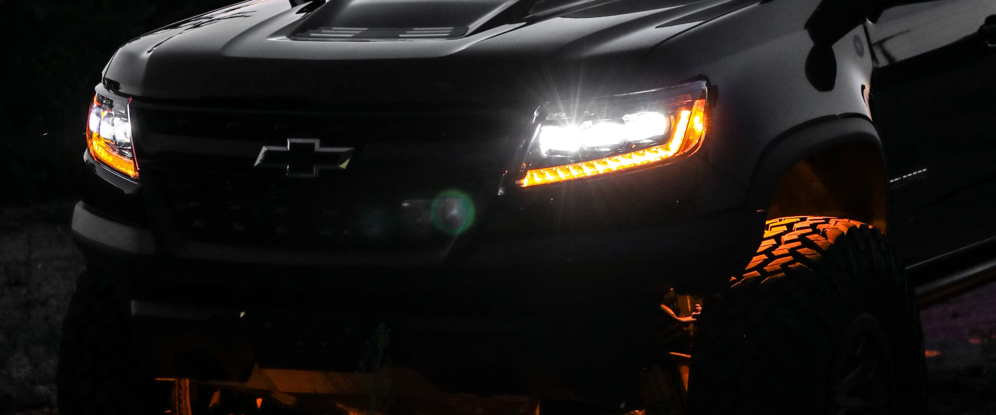 晚霞中的鋒芒|Colorado 專用全LED車頭燈