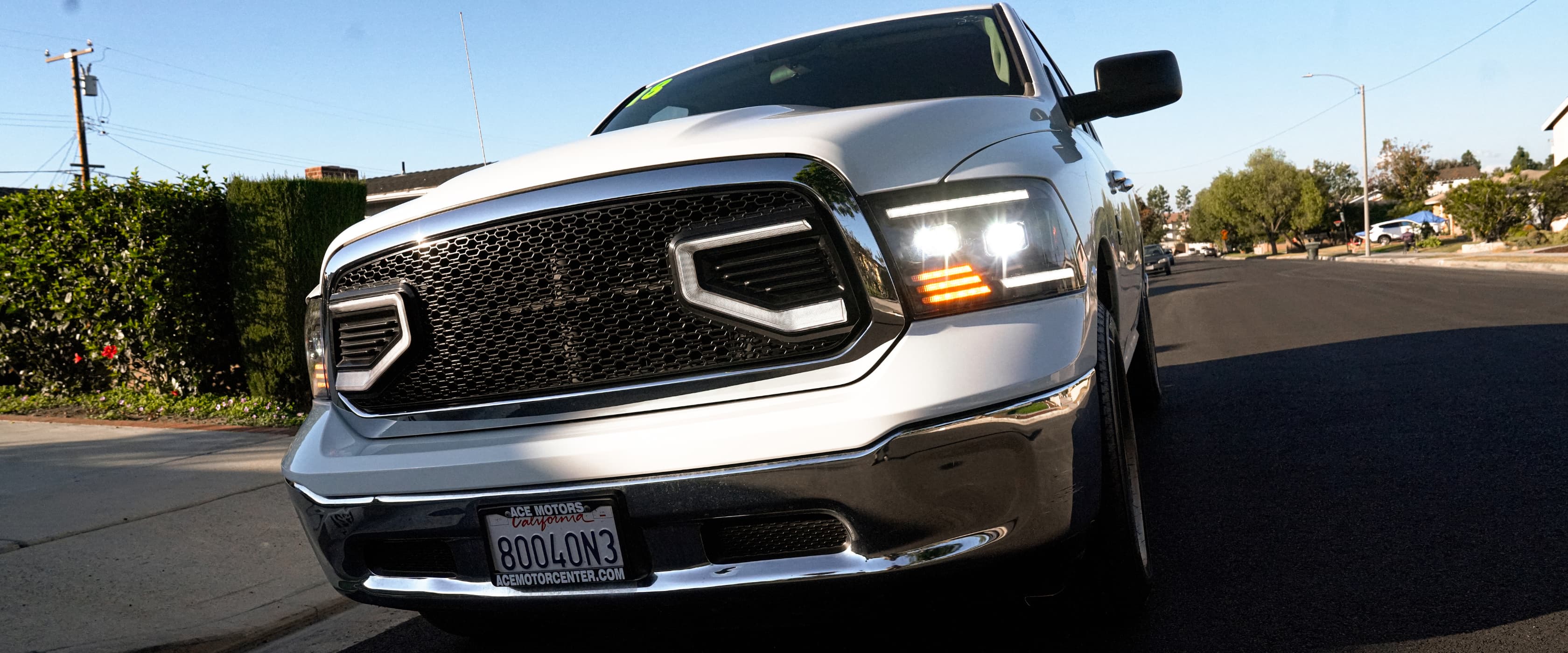 RAM 霸氣再升級:全新三線式跑馬方向燈