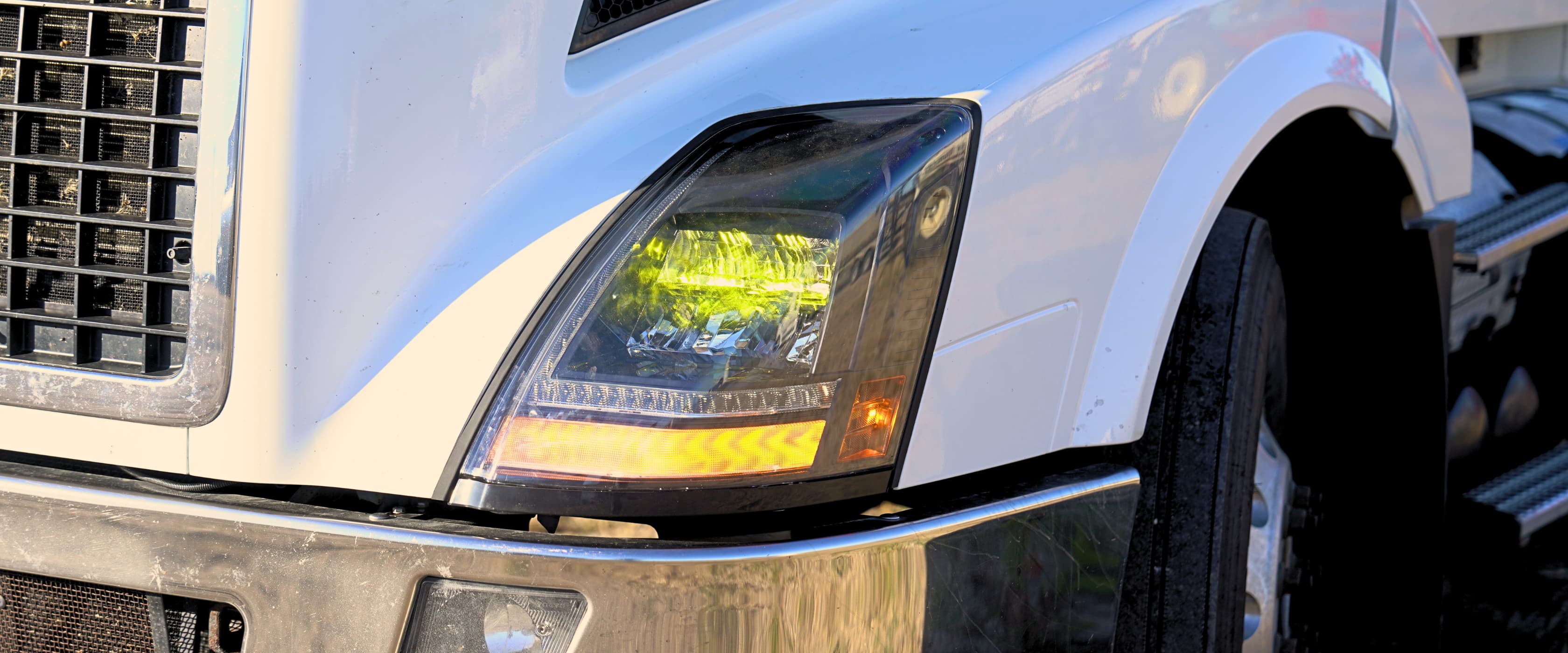 夜班救星：Volvo 專用 Bi-Beam 大燈登場！