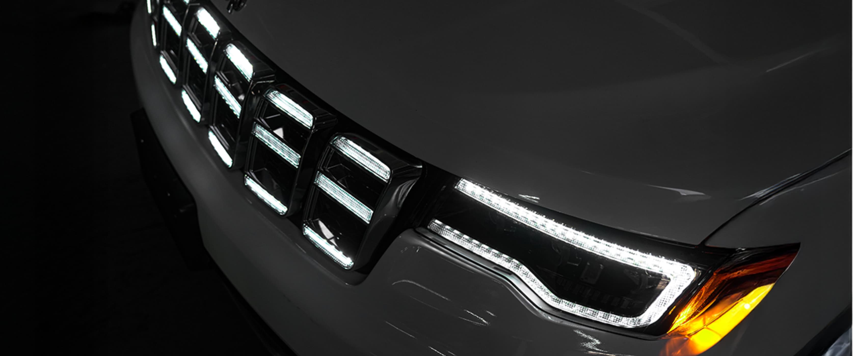 Jeep Cherokee 2014+ 專用 LED 頭燈＆一體式 LED Grille 組合